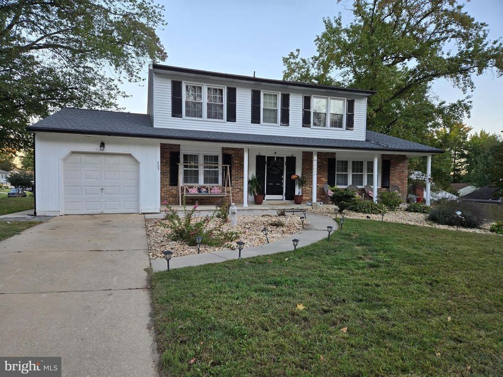 205 E SENECA DR, Newark, DE 19702