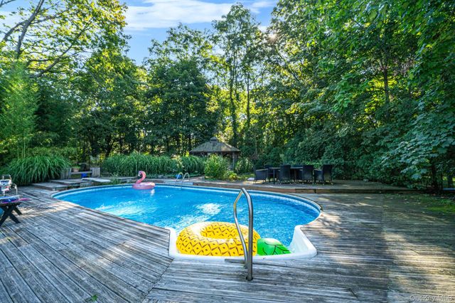 187 Oak Street, Medford, NY 11763