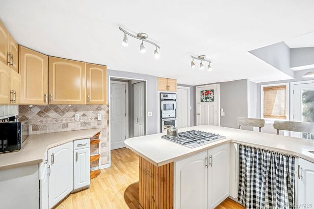 187 Oak Street, Medford, NY 11763