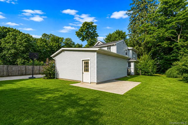 187 Oak Street, Medford, NY 11763