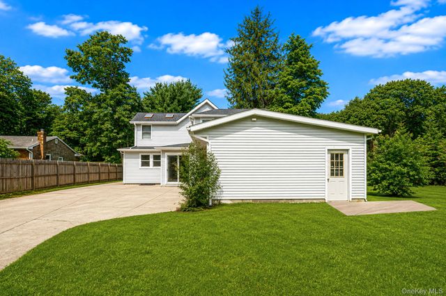187 Oak Street, Medford, NY 11763