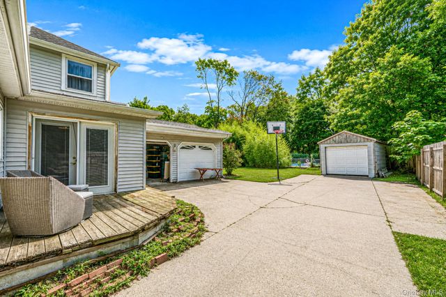 187 Oak Street, Medford, NY 11763