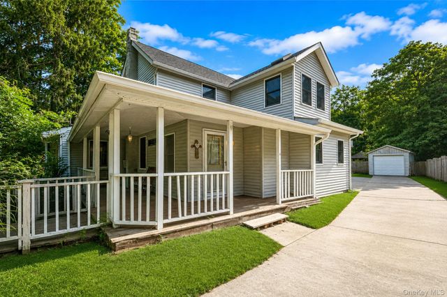 187 Oak Street, Medford, NY 11763