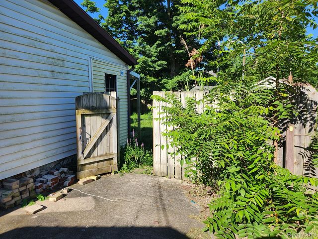 315 MCOMBER Street, Dowagiac, MI 49047
