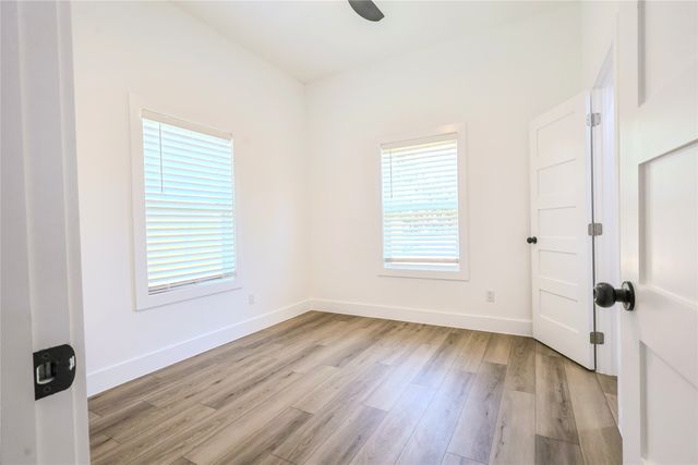 609 N Getzendaner Avenue, Waxahachie, TX 75165