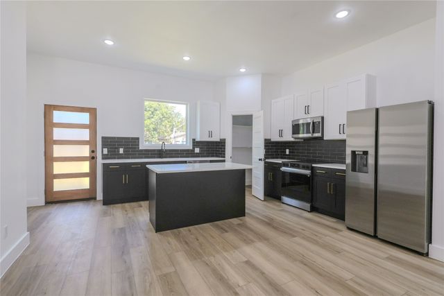 609 N Getzendaner Avenue, Waxahachie, TX 75165