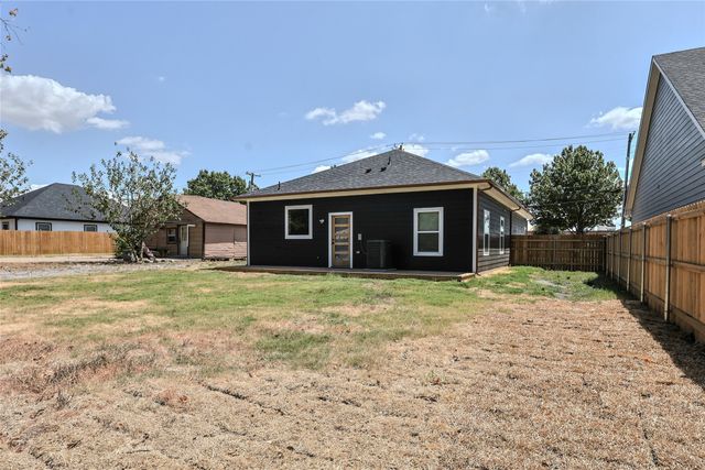 609 N Getzendaner Avenue, Waxahachie, TX 75165