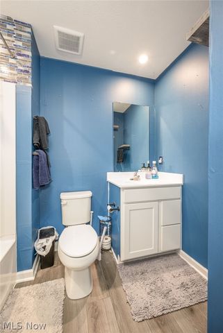 1112 Hidden Lake Boulevard, Akron, OH 44312