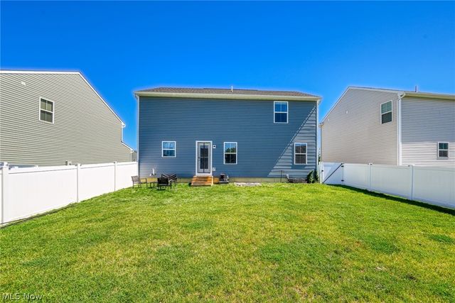 1112 Hidden Lake Boulevard, Akron, OH 44312