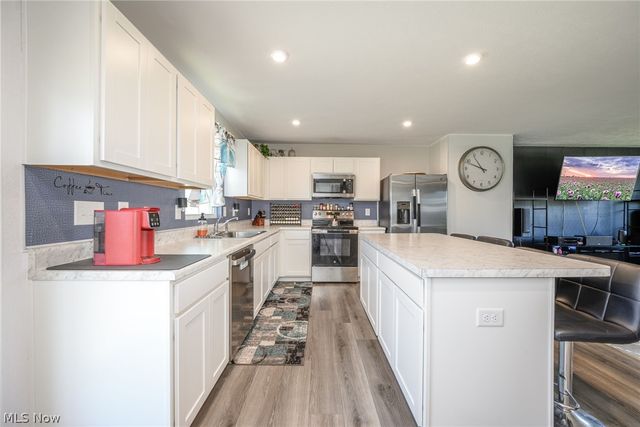 1112 Hidden Lake Boulevard, Akron, OH 44312
