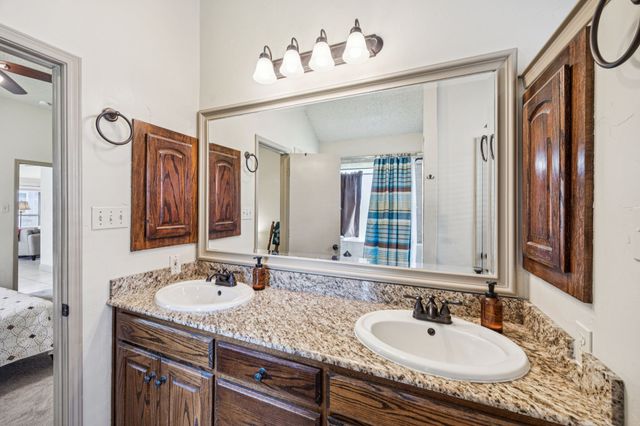 6560 Meadowlark Lane E, Watauga, TX 76148