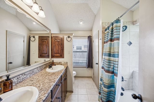 6560 Meadowlark Lane E, Watauga, TX 76148