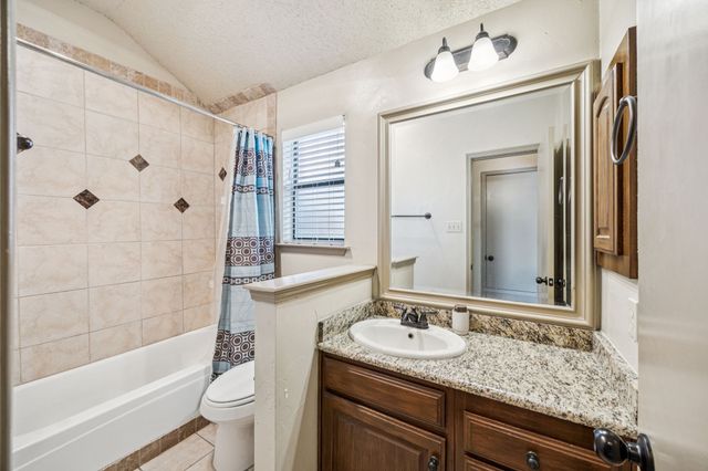 6560 Meadowlark Lane E, Watauga, TX 76148