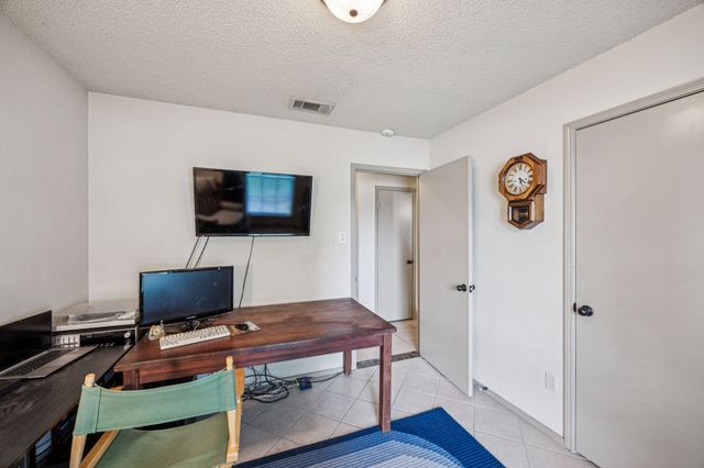 6560 Meadowlark Lane E, Watauga, TX 76148