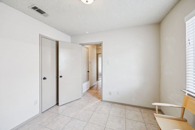 6560 Meadowlark Lane E, Watauga, TX 76148