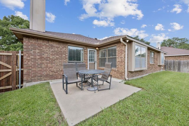 6560 Meadowlark Lane E, Watauga, TX 76148