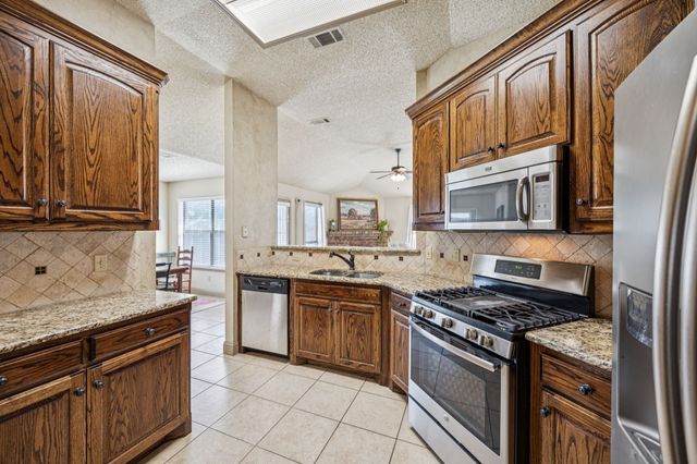 6560 Meadowlark Lane E, Watauga, TX 76148