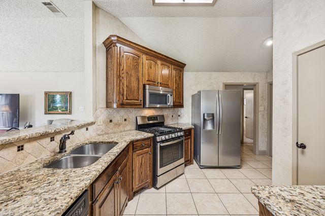 6560 Meadowlark Lane E, Watauga, TX 76148