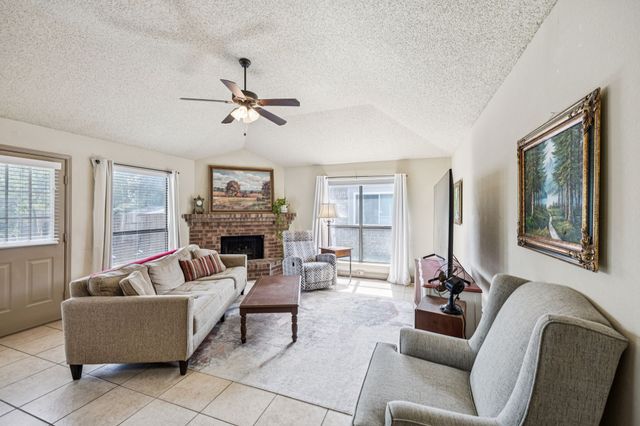 6560 Meadowlark Lane E, Watauga, TX 76148