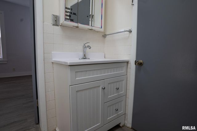 1059 N 6TH Street, Springfield, IL 62702