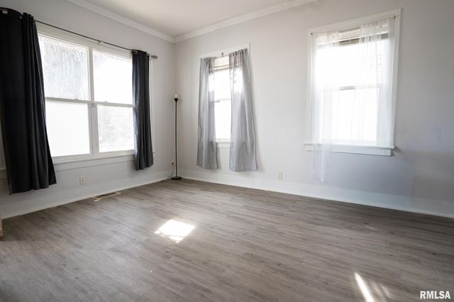 1059 N 6TH Street, Springfield, IL 62702