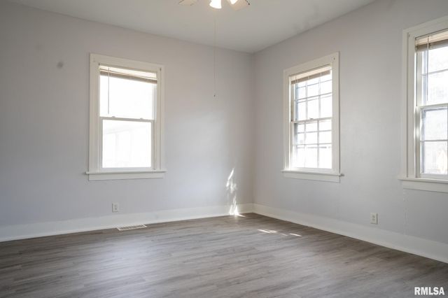 1059 N 6TH Street, Springfield, IL 62702