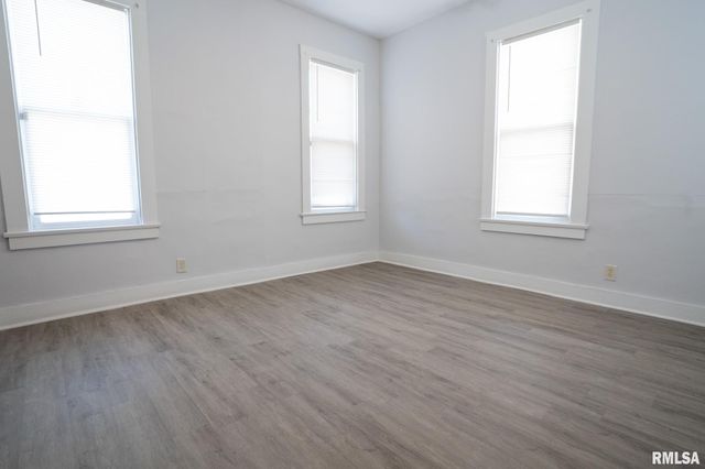 1059 N 6TH Street, Springfield, IL 62702