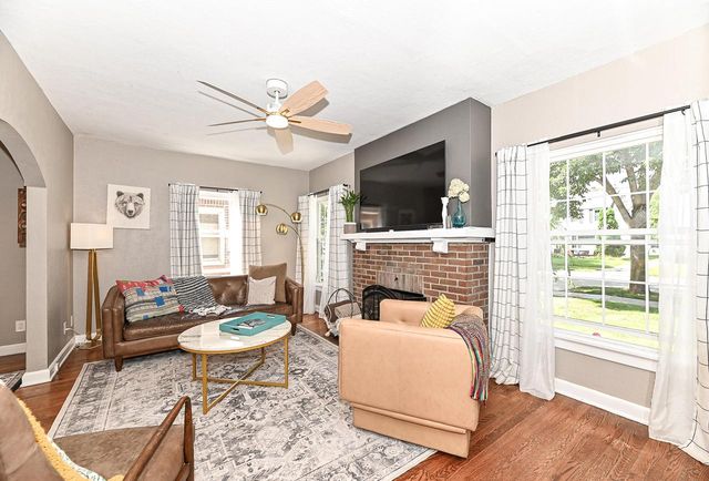 4848 N Elkhart AVENUE, Whitefish Bay, WI 53217