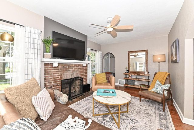 4848 N Elkhart AVENUE, Whitefish Bay, WI 53217