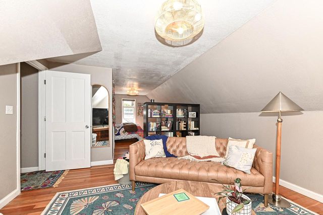 4848 N Elkhart AVENUE, Whitefish Bay, WI 53217