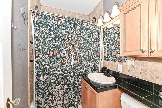 4848 N Elkhart AVENUE, Whitefish Bay, WI 53217