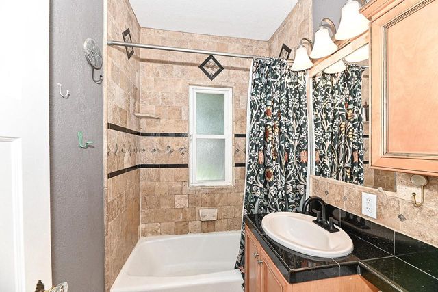 4848 N Elkhart AVENUE, Whitefish Bay, WI 53217