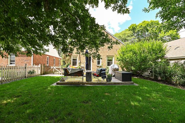 4848 N Elkhart AVENUE, Whitefish Bay, WI 53217