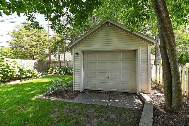 4848 N Elkhart AVENUE, Whitefish Bay, WI 53217