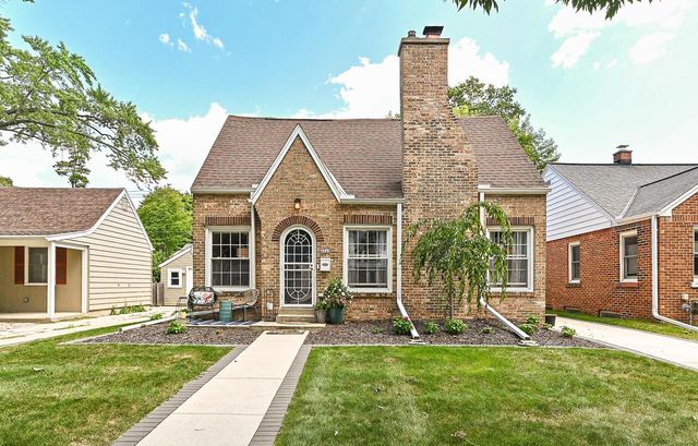 4848 N Elkhart AVENUE, Whitefish Bay, WI 53217