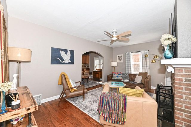 4848 N Elkhart AVENUE, Whitefish Bay, WI 53217