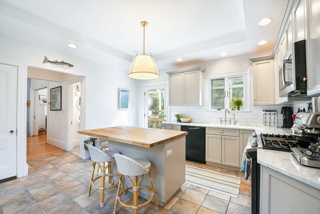 302 Concord Road, Weston, MA 02493