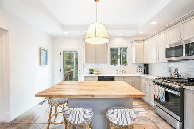 302 Concord Road, Weston, MA 02493