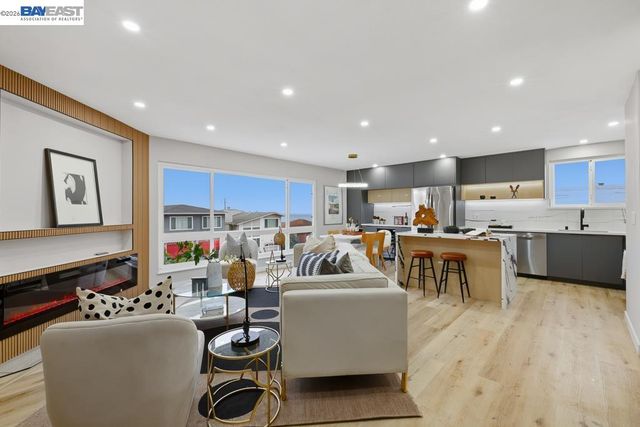 168 Belcrest Ave, Daly City, CA 94015