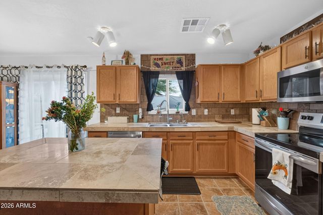 2450 E OLIVINE Road, San Tan Valley, AZ 85143