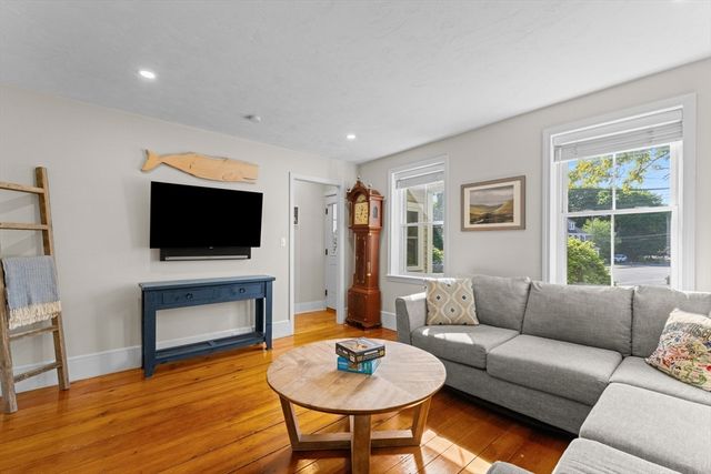 73 Pleasant St 73, Milton, MA 02186