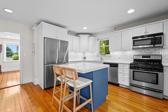 73 Pleasant St 73, Milton, MA 02186
