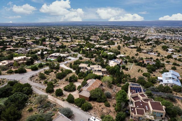 9102 Lynx Loop NE, Albuquerque, NM 87122