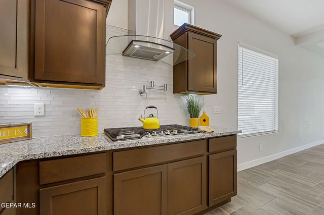 216 Staffs Way, El Paso, TX 79928