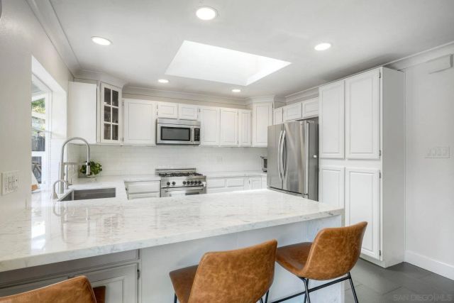 7055 Whipple, San Diego, CA 92122