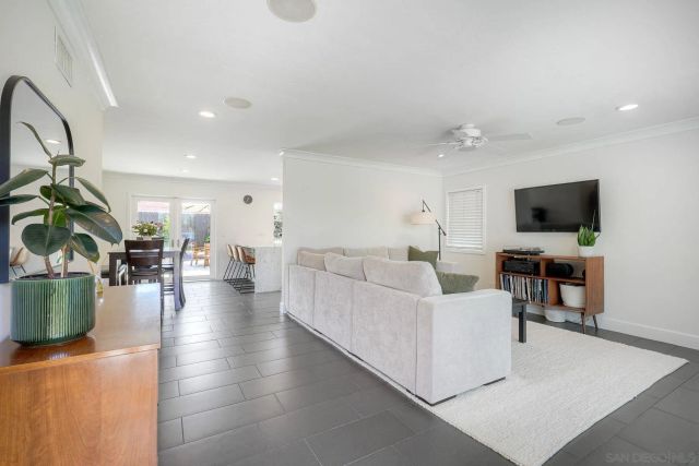 7055 Whipple, San Diego, CA 92122