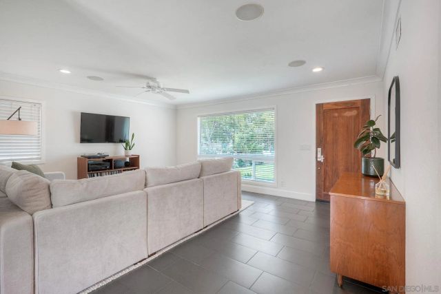 7055 Whipple, San Diego, CA 92122