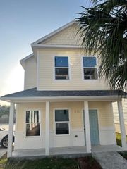 124 Lavaca, Rockport, TX 78382