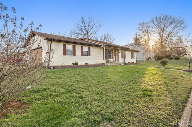 102 Laura Street, Farmington, MO 63640