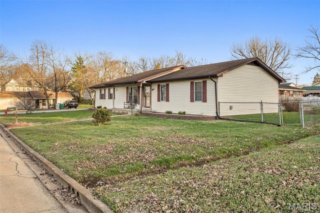 102 Laura Street, Farmington, MO 63640